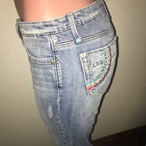 Vigoss jeans boot cut. colorful embroidery details